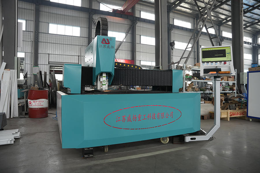 Quali sono le applicazioni tipiche di una spazzatrice CNC in ambienti urbani e industriali?